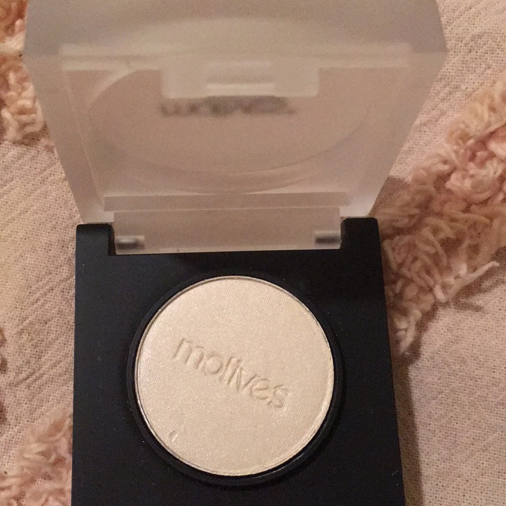 Motives Cosmetics - Picture 7 of 8